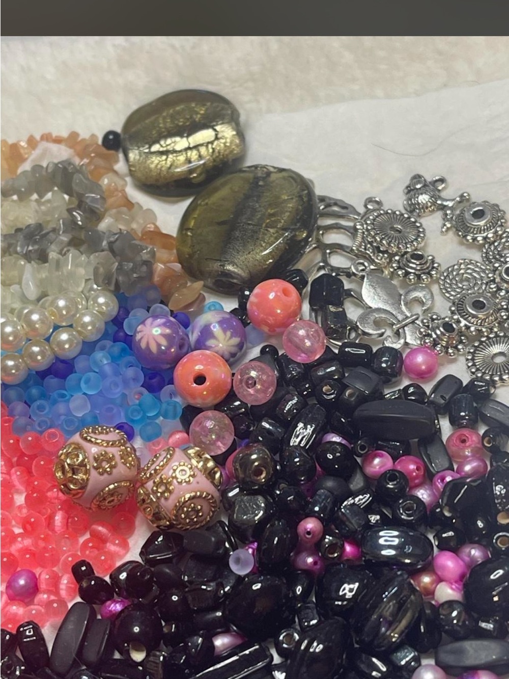 Mixed Beads & Findings Lot - Pink, Black, Pearl, Coral, Blue - Picture 4 of 5